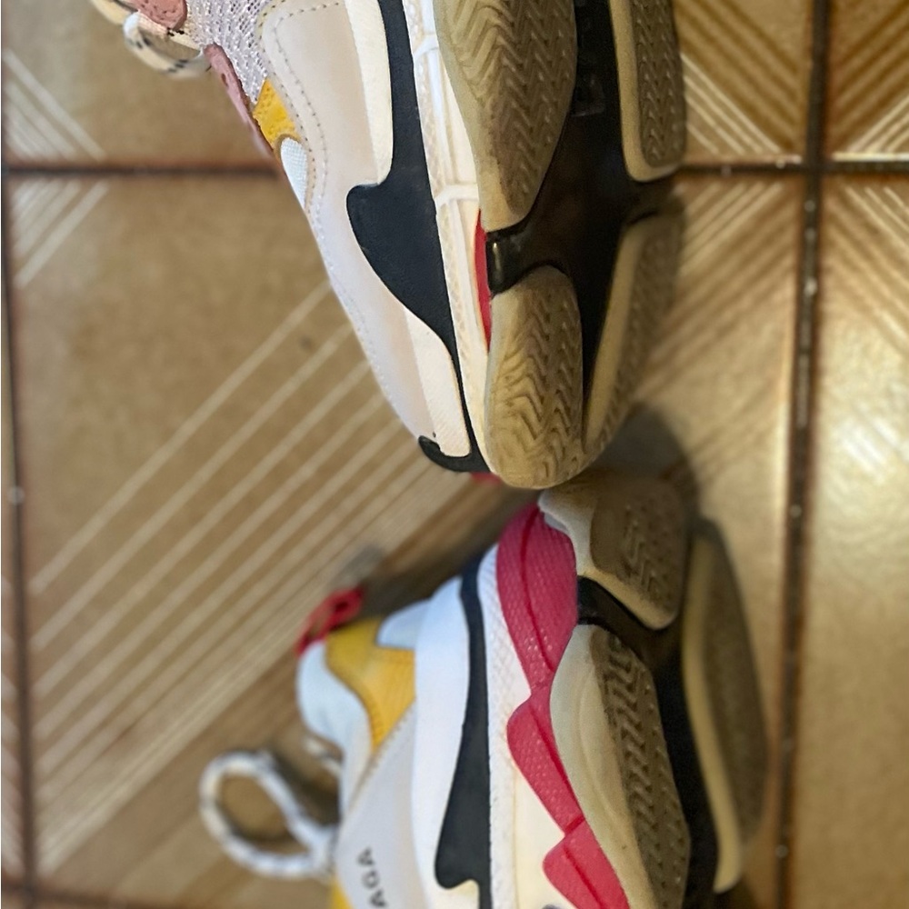 Balenciaga White Sneakers - Picture 6 of 9